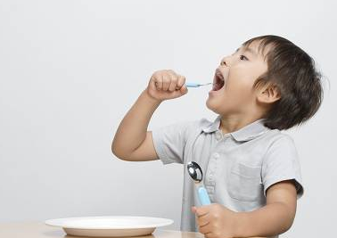 離乳食で気をつけるべき食品とは?生ものは避けよう!子供を守るには!